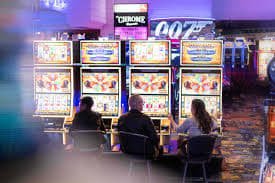 lucky68 Myanmar online gaming platform ကစားသမားများ Sportsbook Live Casino ဂိမ်းကစားနေသောမြင်ကွင်း